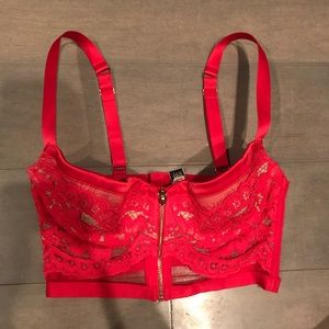 NWT Victoria’s Secret Lace Bra / 34C